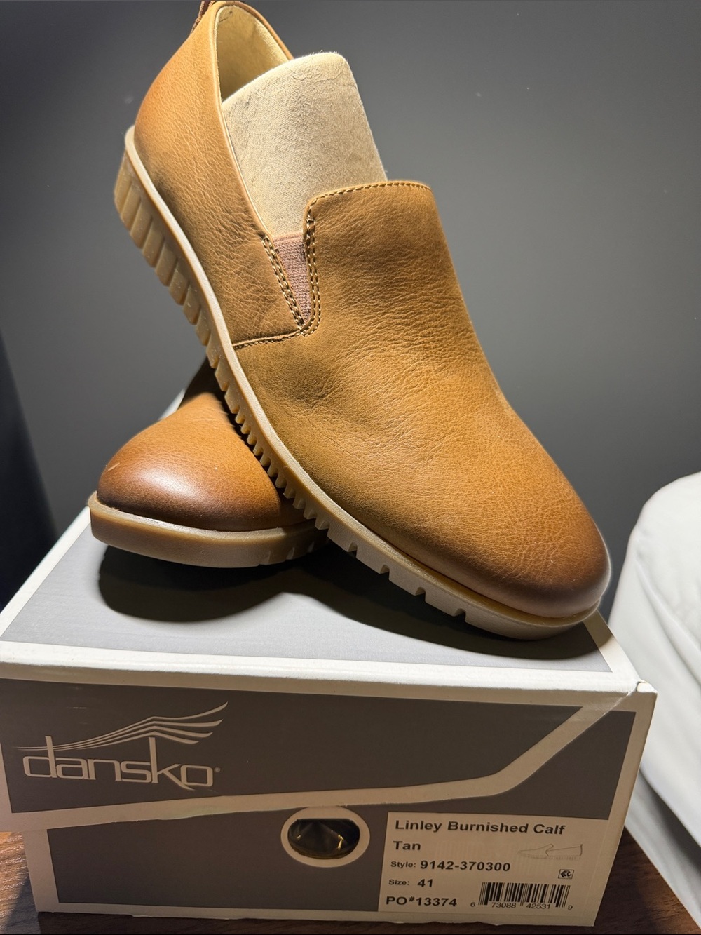 Dansko Women’s loafers size 41 (US 10-10.5) NWT in tan.   “Linley” style